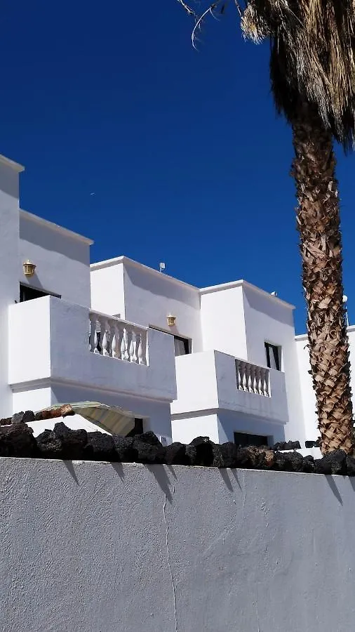 Apartment Vincent, Cozy And Sunny Over The Rooftops Puerto del Carmen
