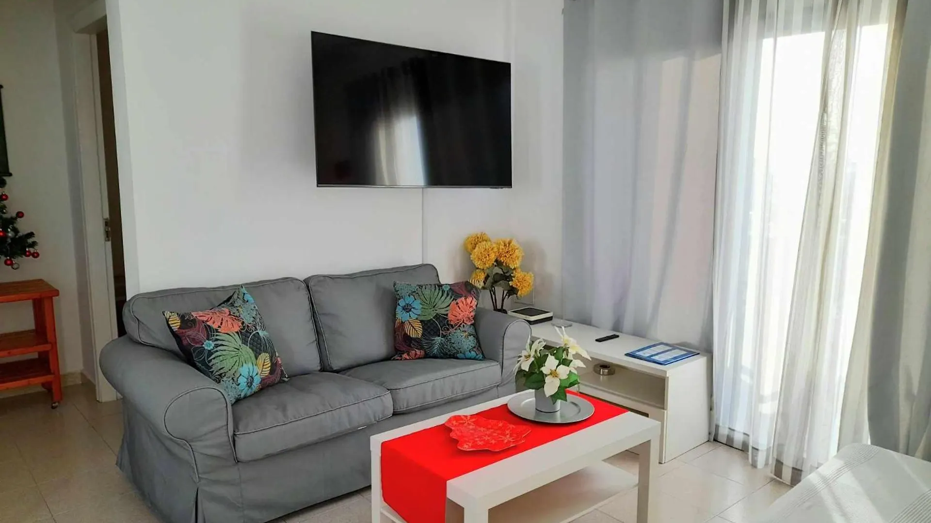 Apartment Vincent, Cozy And Sunny Over The Rooftops Puerto del Carmen