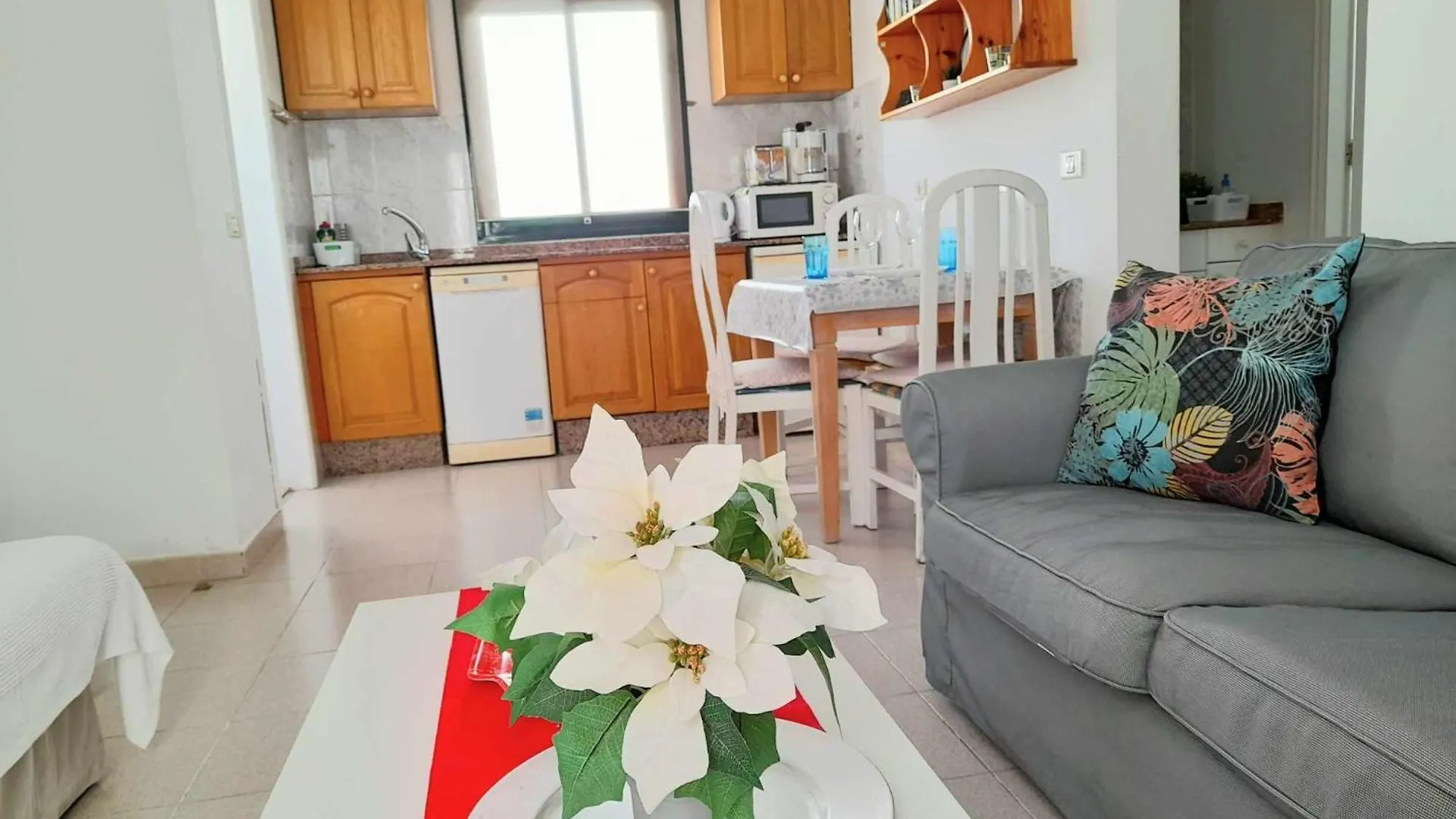 Apartment Vincent, Cozy And Sunny Over The Rooftops Puerto del Carmen
