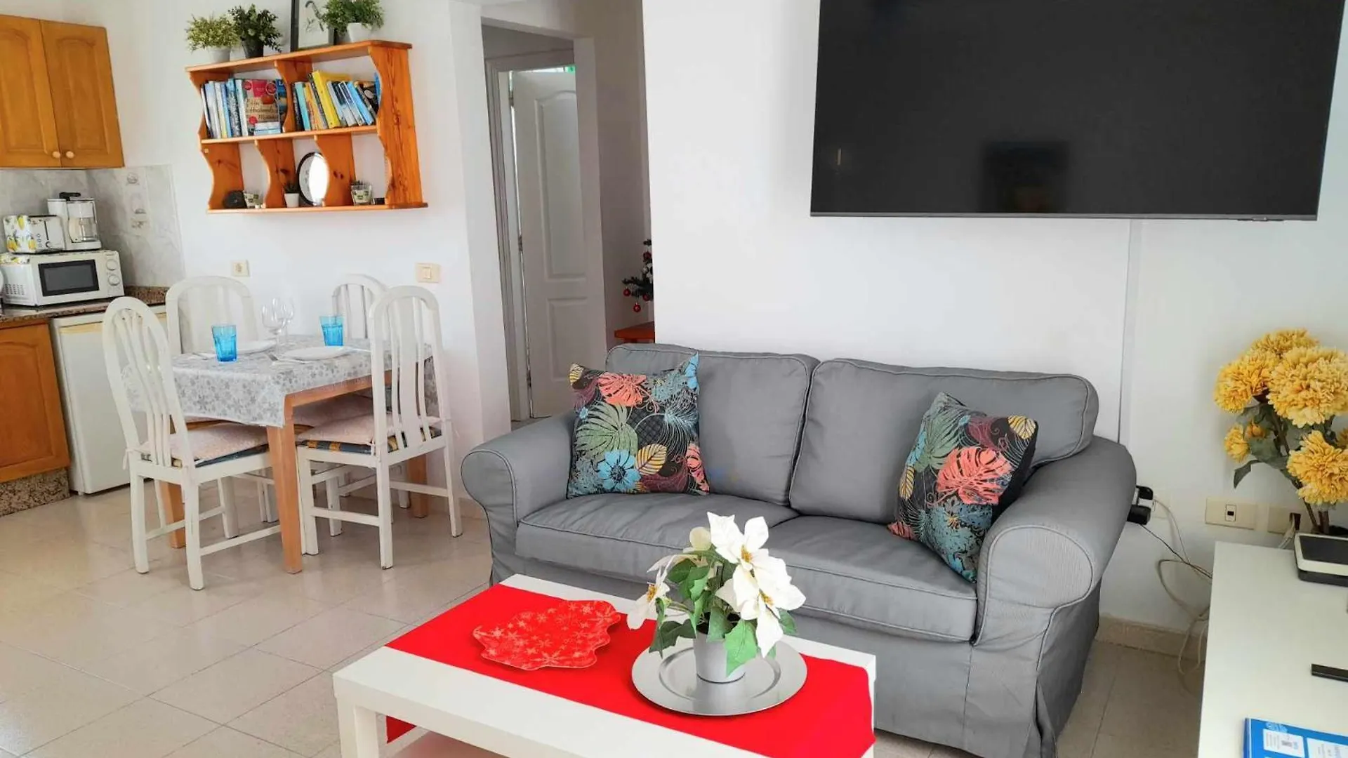 Apartment Vincent, Cozy And Sunny Over The Rooftops Puerto del Carmen
