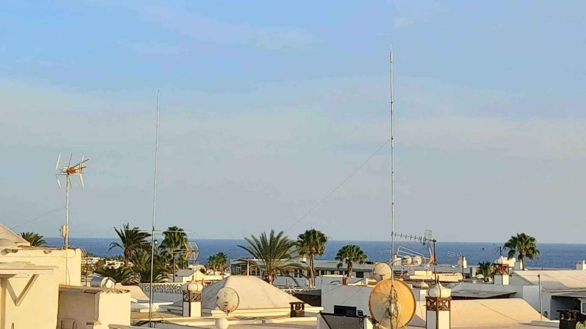 Apartment Vincent, Cozy And Sunny Over The Rooftops Puerto del Carmen